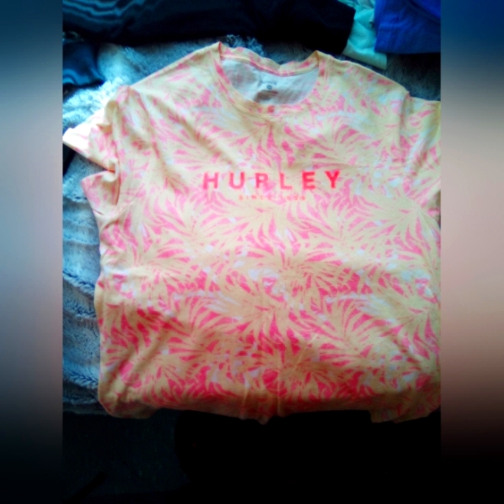 4 brand new and  1 like new tshirts xl